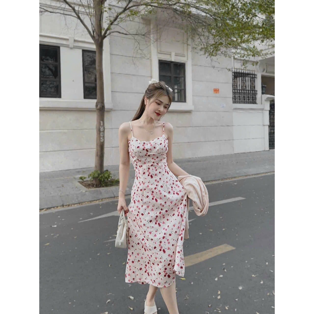 ĐẦM XÒE HAI DÂY CÓ MÚT VÀ ÁO KHOÁC