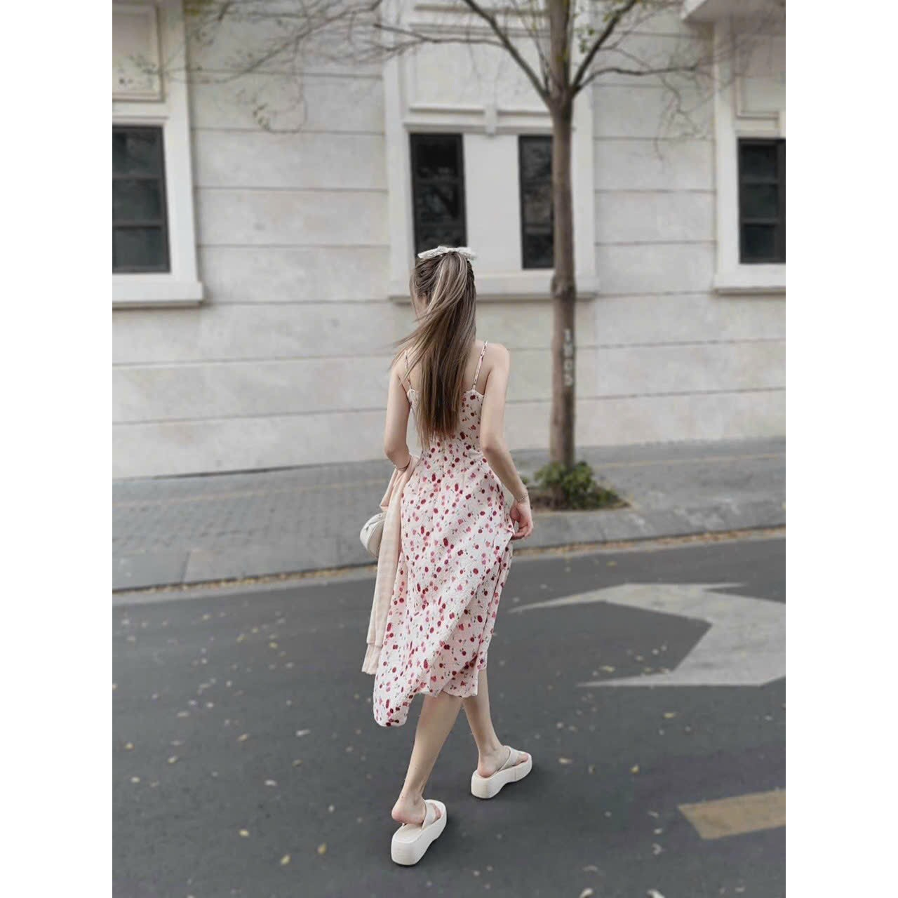 ĐẦM XÒE HAI DÂY CÓ MÚT VÀ ÁO KHOÁC