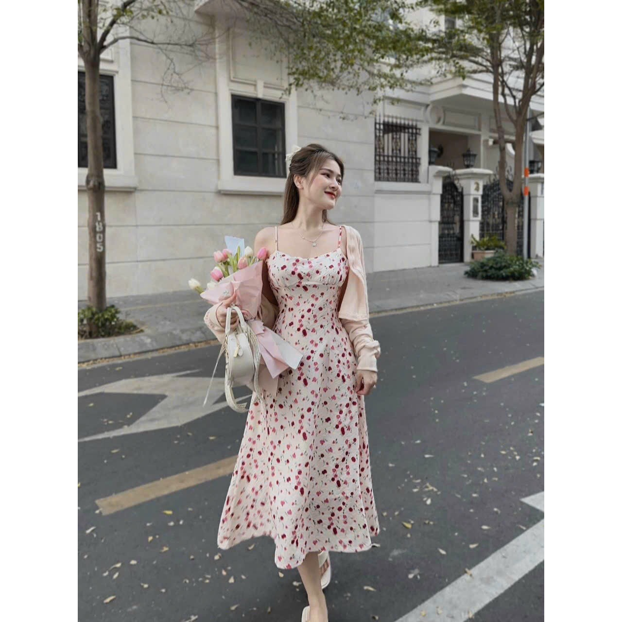 ĐẦM XÒE HAI DÂY CÓ MÚT VÀ ÁO KHOÁC