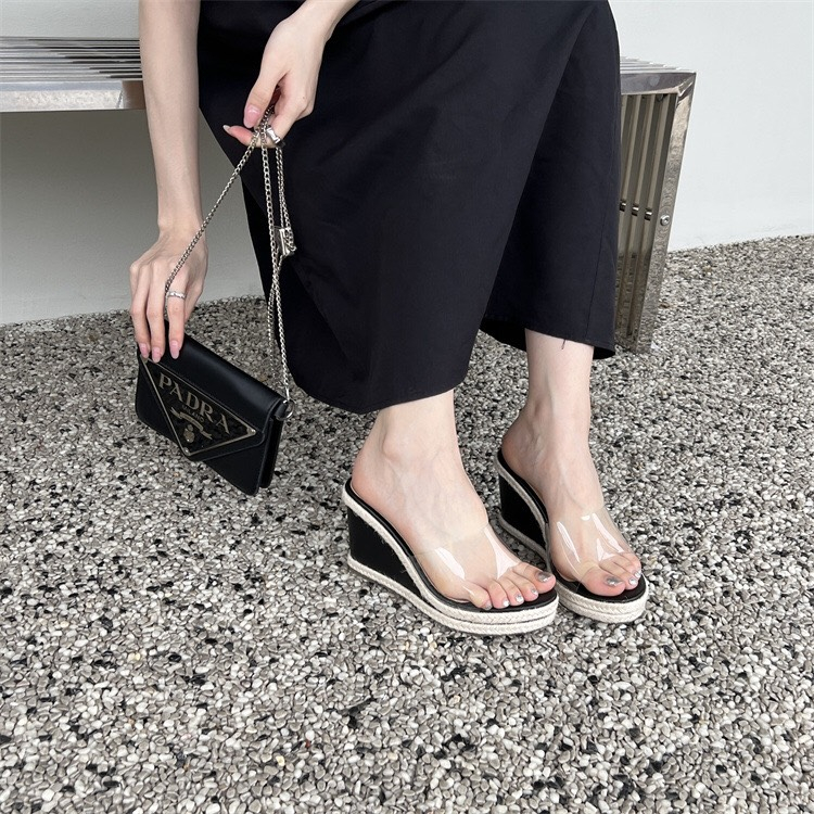 Xuồng mica viền cói siêu hot. chất mica mềm, cao 7cm vừa đẹp để tôn dáng, lên chân đẹp nhức nách.