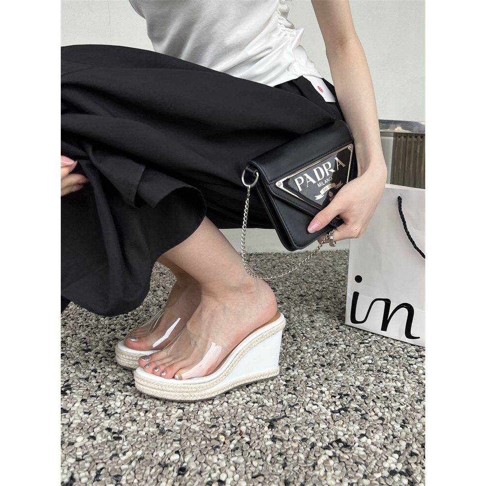 Xuồng mica viền cói siêu hot. chất mica mềm, cao 7cm vừa đẹp để tôn dáng, lên chân đẹp nhức nách.