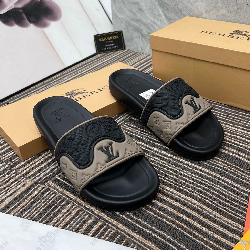 Dép Quai Ngang Nam Nữ L.V Quai Cao Su Hình In Chìm Cực Chất - Dép Lê Nam