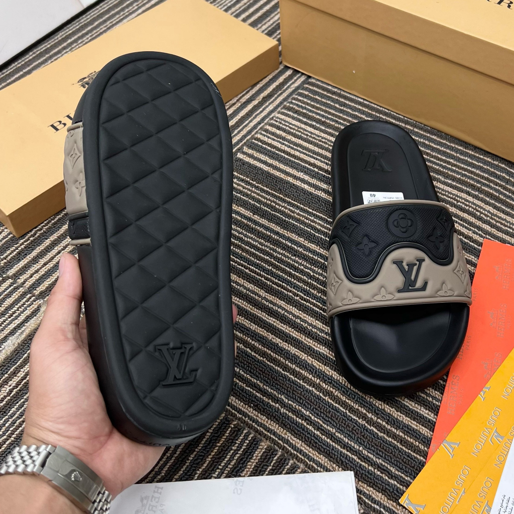 Dép Quai Ngang Nam Nữ L.V Quai Cao Su Hình In Chìm Cực Chất - Dép Lê Nam