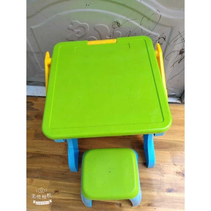 BỘ BÀN GHẾ vẽ kiêm học bài cho bé