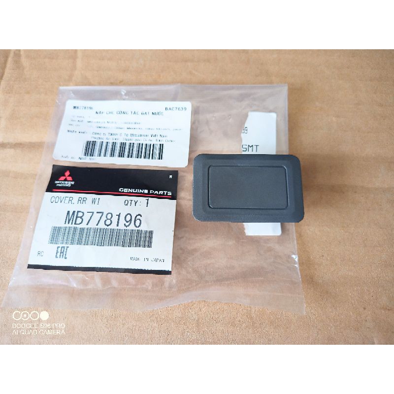 Nắp đậy các nút công tắc tap lô (Cover instrument panel hole) Pajero V31 V32 V33 V43 MB778196