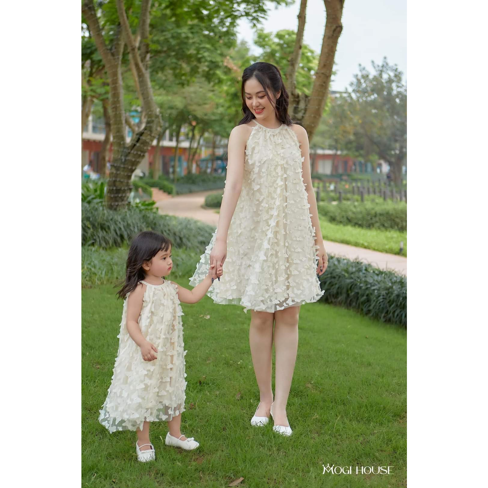Set đầm yếm ren mẹ và bé gái 1 2 3 4 5 6 7 tuổi