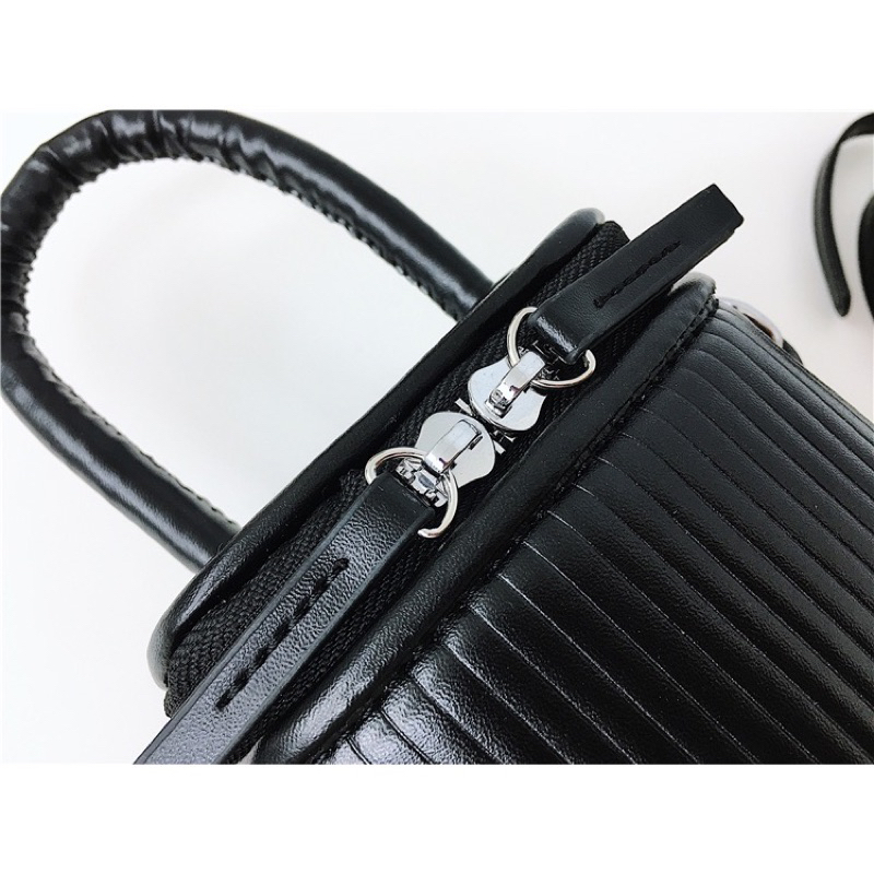 TÚI ĐEO CHÉO MINI VUÔNG XẾP LY QUAI NHĂN