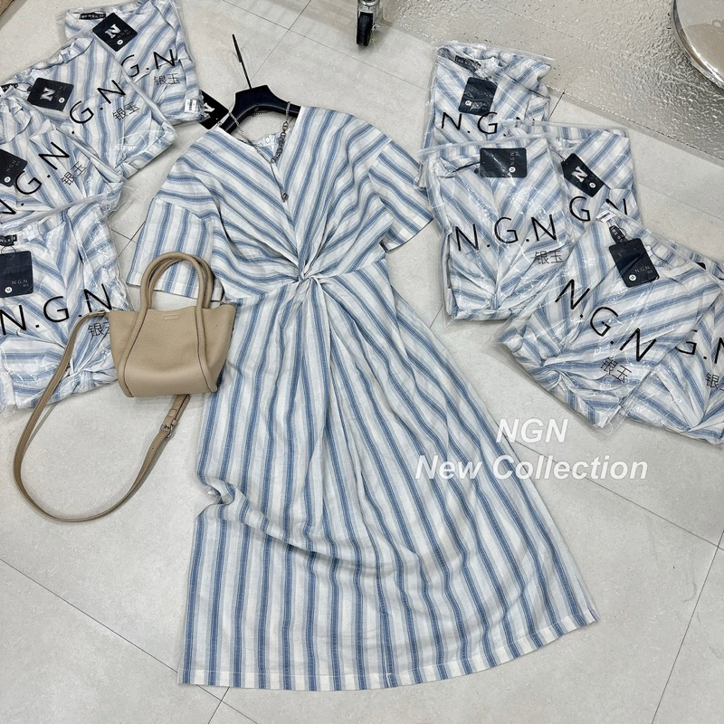 Váy xuông cộc tay dúm eo hoạ tiết kẻ xanh