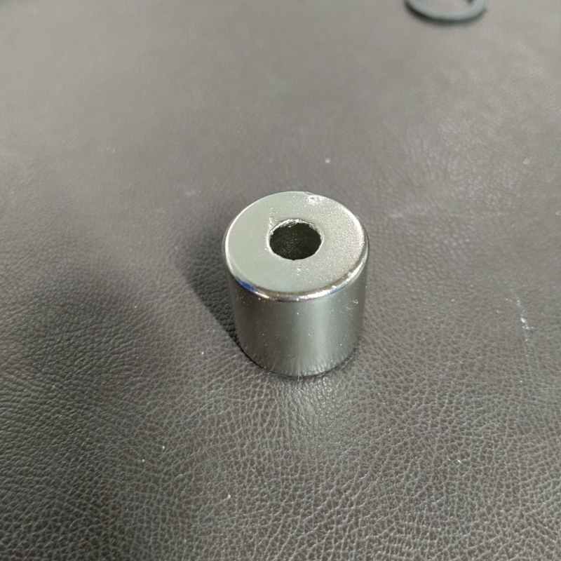 Nam châm lỗ kích thước 20x20 lỗ 6mm từ tính mạnh N35