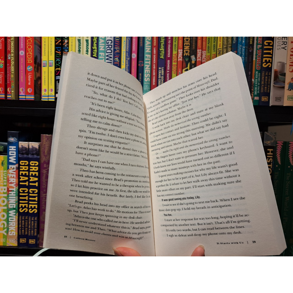 Sách - It Starts with Us