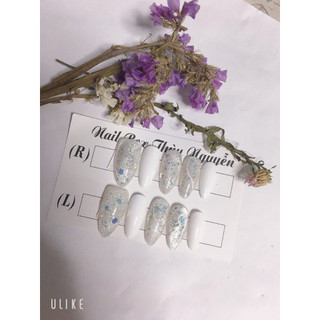 Nailbox móng úp thiết kế trắng kèm keo dũa nail