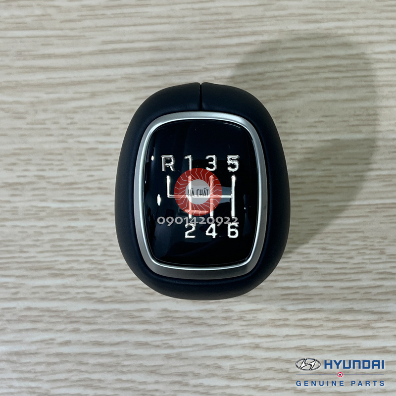 Tay nắm cần số HYUNDAI ELANTRA & ACCENT / Nhập khẩu chính hãng HYUNDAI MOBIS Hàn Quốc