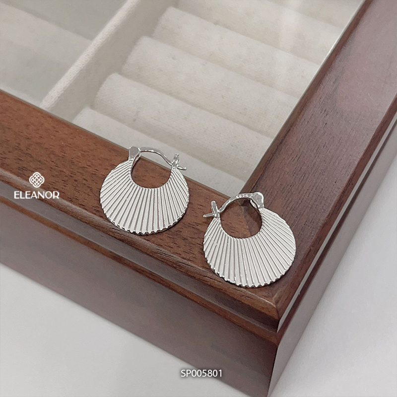 Bông tai nữ chuôi bạc 925 Eleanor Accessories dáng tròn xếp li phụ kiện trang sức 5801