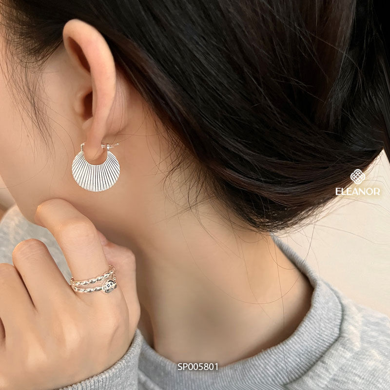 Bông tai nữ chuôi bạc 925 Eleanor Accessories dáng tròn xếp li phụ kiện trang sức 5801