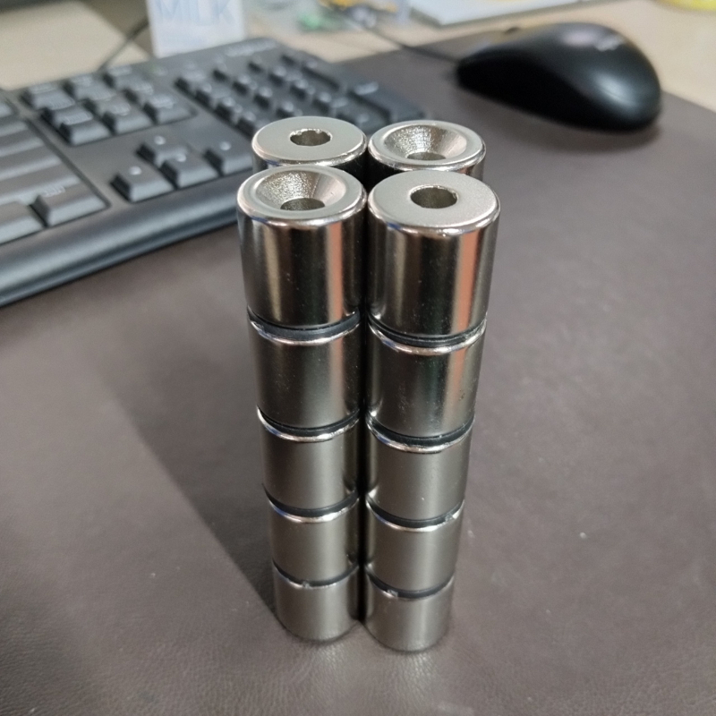 Nam châm lỗ kích thước 20x20 lỗ 6mm từ tính mạnh N35