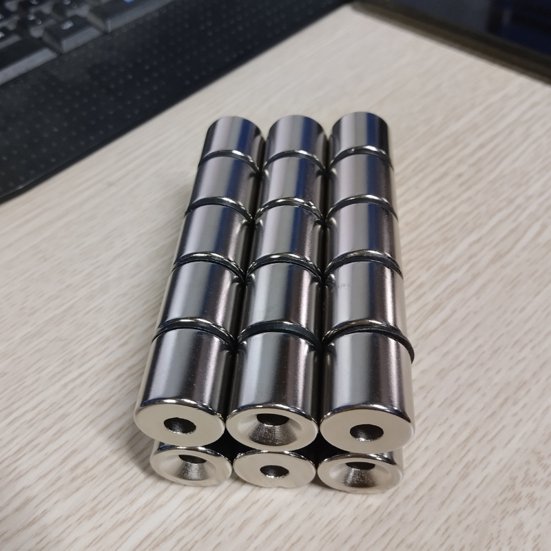 Nam châm lỗ kích thước 20x20 lỗ 6mm từ tính mạnh N35