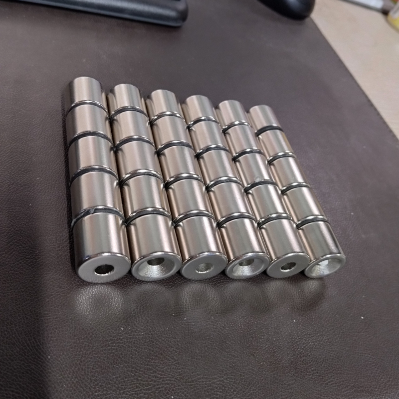 Nam châm lỗ kích thước 20x20 lỗ 6mm từ tính mạnh N35