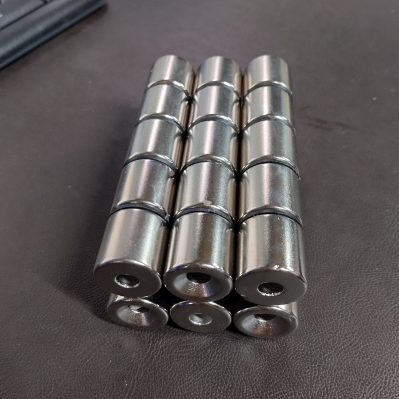 Nam châm lỗ kích thước 20x20 lỗ 6mm từ tính mạnh N35