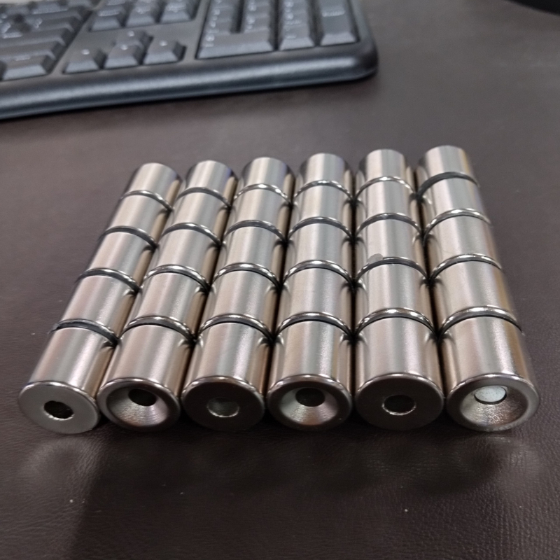 Nam châm lỗ kích thước 20x20 lỗ 6mm từ tính mạnh N35