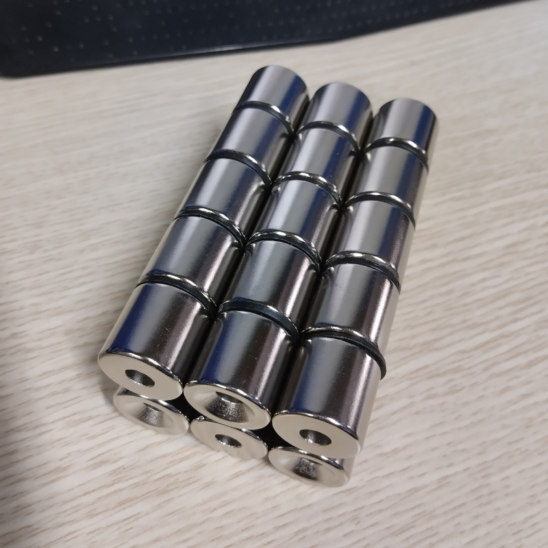 Nam châm lỗ kích thước 20x20 lỗ 6mm từ tính mạnh N35