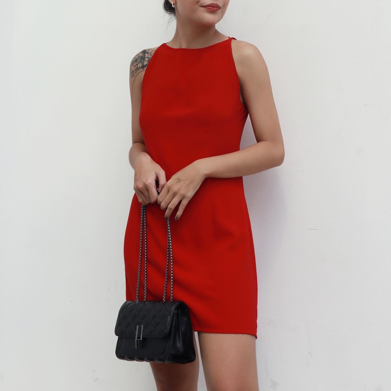Váy Cổ Yếm Dáng Ngắn Màu Đỏ Chibe Dress | FLANH