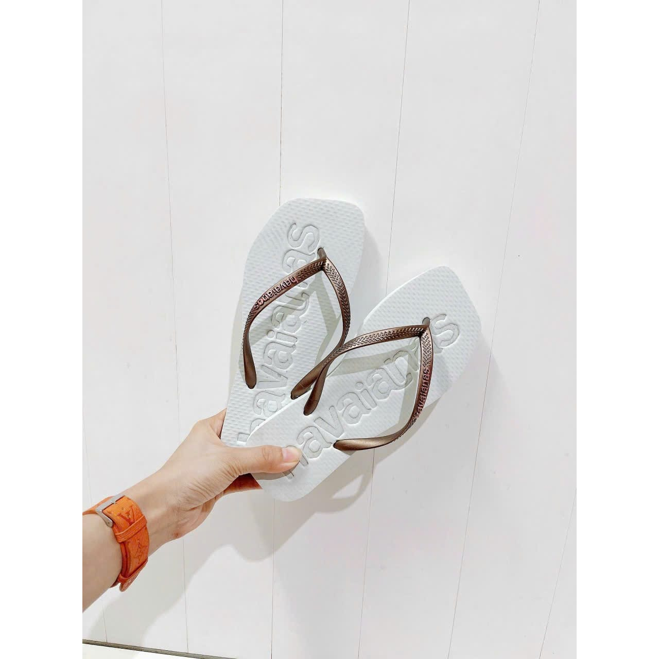 Dép kẹp hava mũi vuông quai nâu