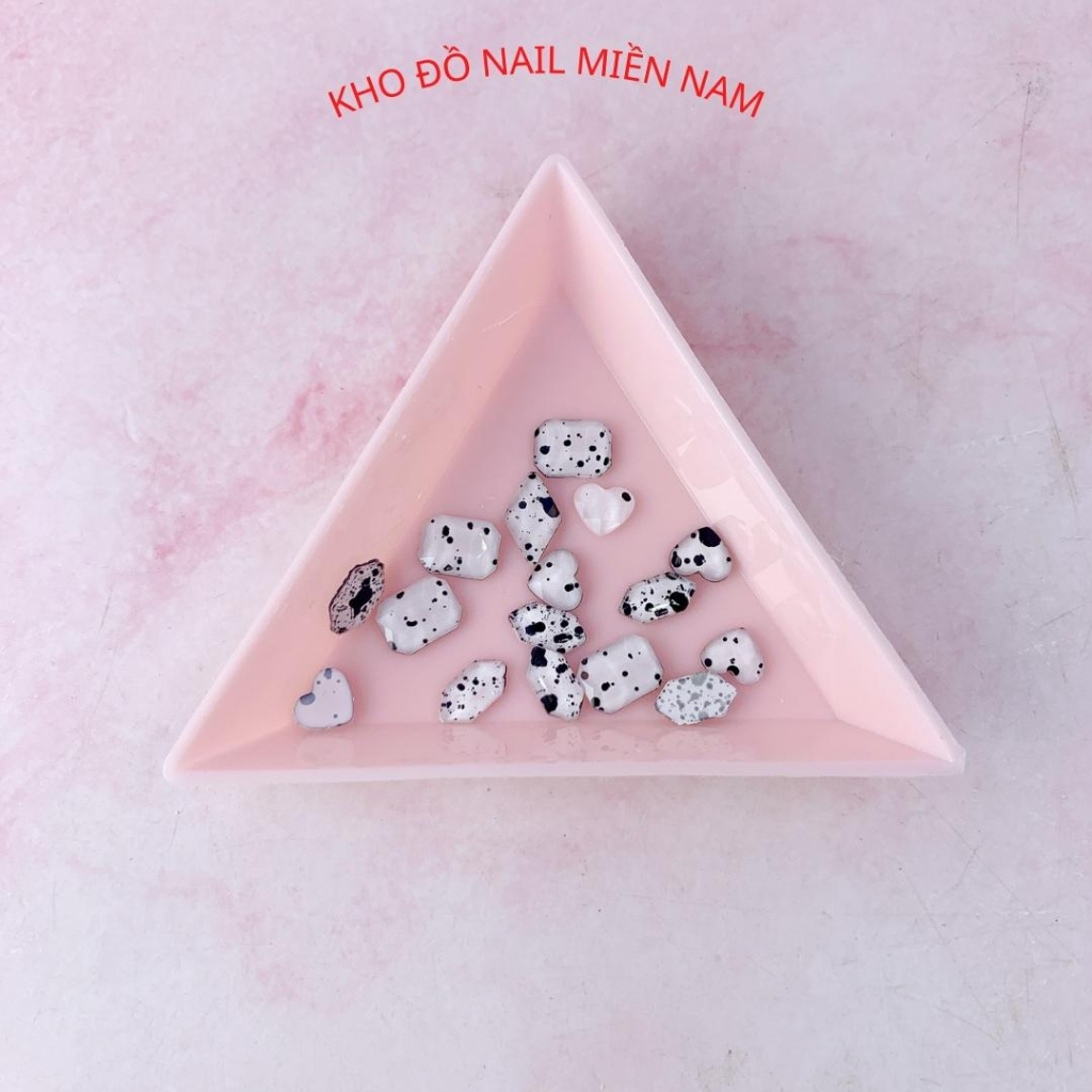 Khay Nhựa Tam Giác Đựng Phụ Kiện Trang Trí Móng Charm Đá Nail