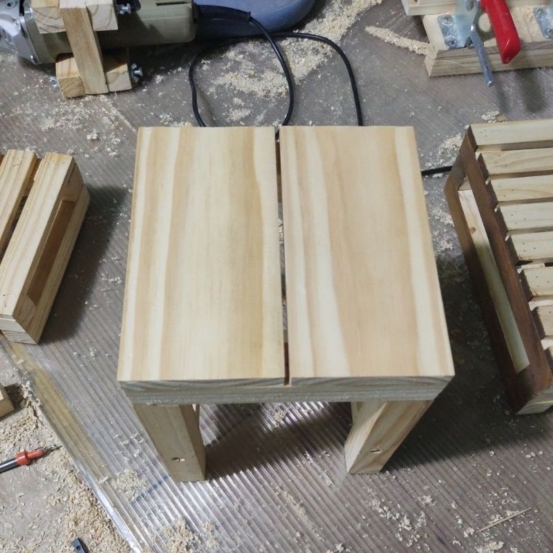 TYTTOOT9001 - Ghế gỗ thông - 20 x 20 x 20 cm