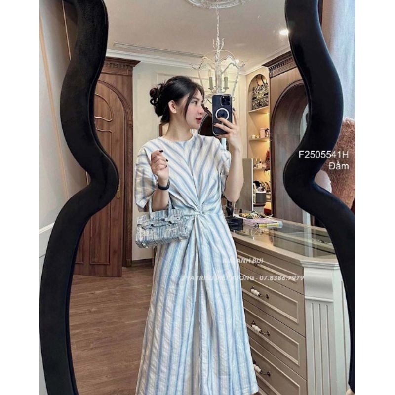 Đầm cổ tròn kiểu xoắn bụng tay ngắn kẻ sọc dọc!