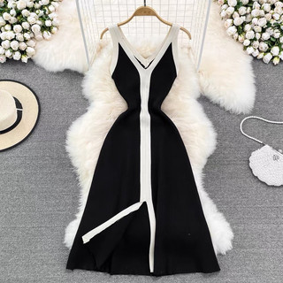 Đầm dây cổ V đen viền trắng kem, đầm len sát nách viền kem
