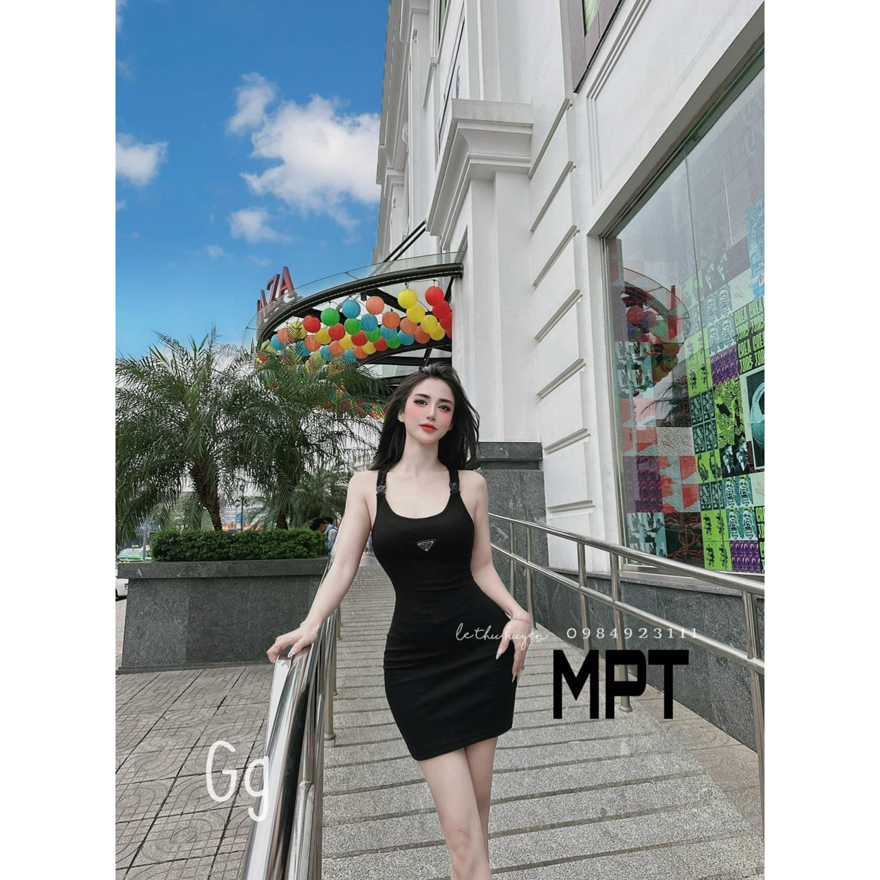 Đầm body nữ thun gân dáng ngắn đính logo tam giác kiểu 2 dây xinh xắn