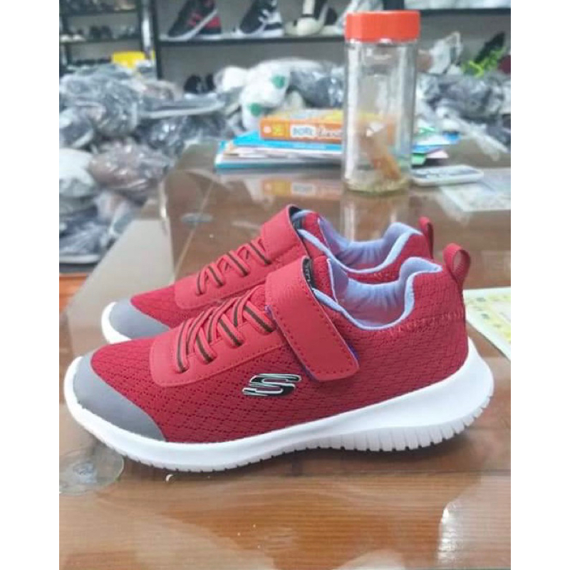 Giầy Skechers thể thao trẻ em hàng Việt Nam xuất khẩu. size 29 -32 tùy màu tùy size . đế siêu nhẹ, bền đẹp .