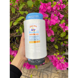 Chỉ tơ vắt sổ 45 nhu hinh co 2 mau trang den