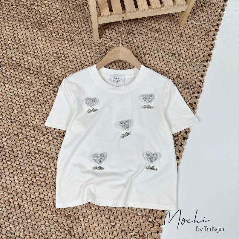 Áo thun tim gắn chữ hàng QCL1