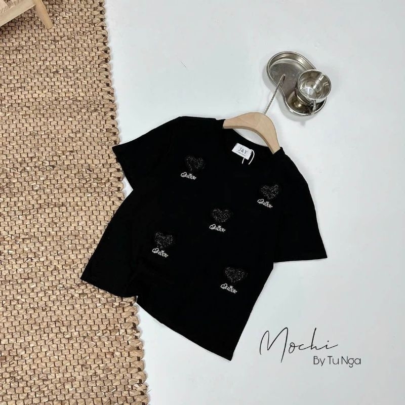 Áo thun tim gắn chữ hàng QCL1