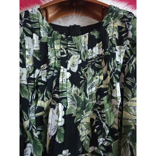 Đầm hiệu VS Saturuajia size 38