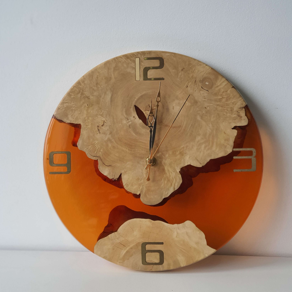 Đồng hồ treo tường gỗ cà phê - epoxy màu cam 05