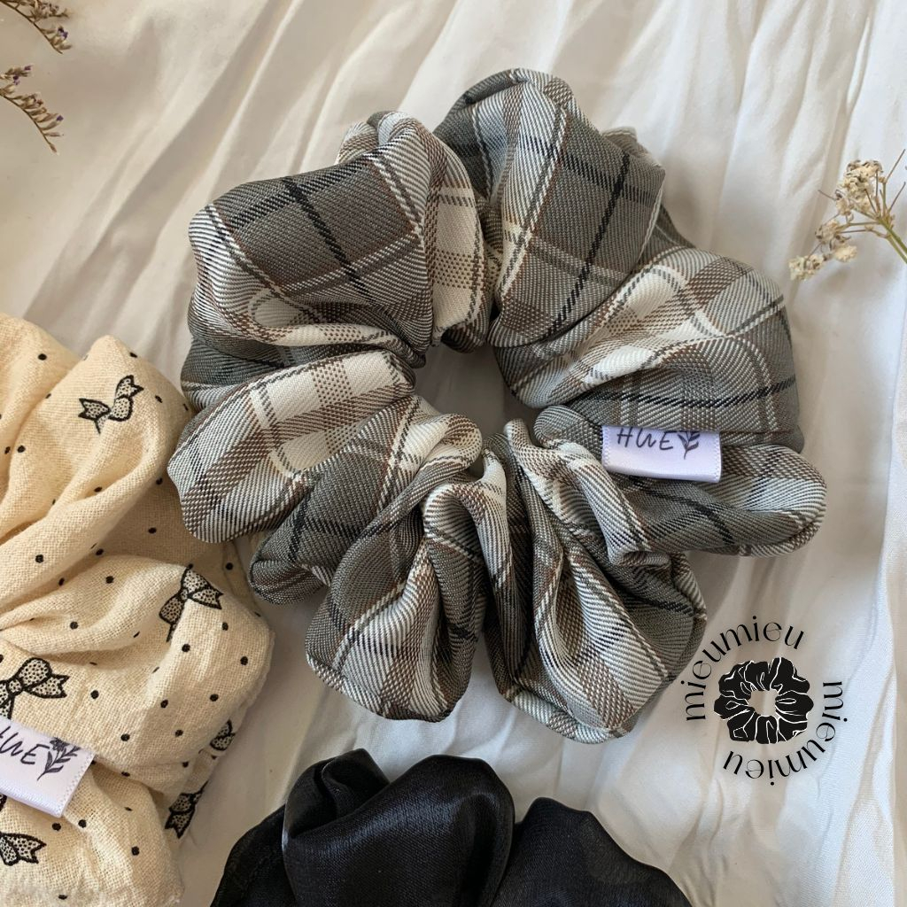 Cột tóc scrunchies handmade hoạ tiết hoa xinh xắn S1064