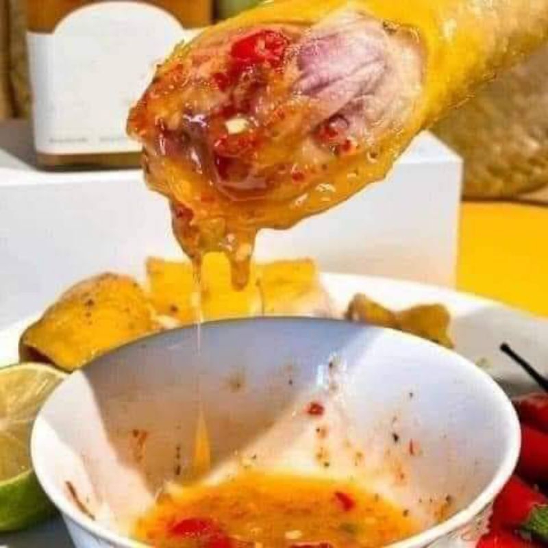 NƯỚC CHẤM THẦN THÁNH