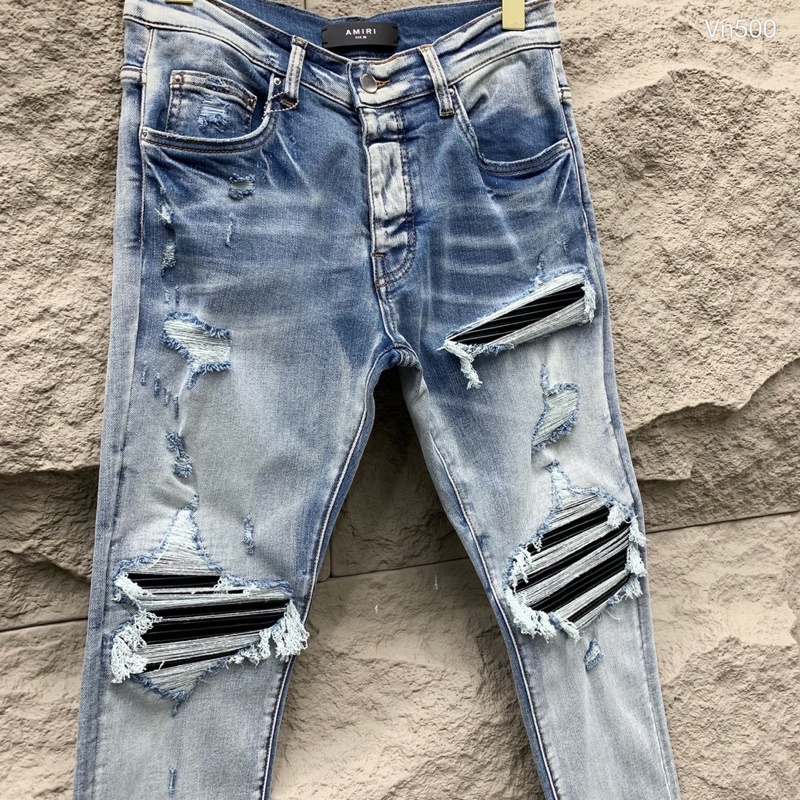 Quần jean bò nam Amiri slimfit xanh khói rách tua lót vải đen thêu chữ đùi