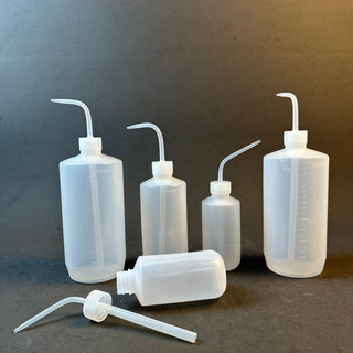 Bình tia nhựa lab ha noi miệng hẹp, có chia vạch 250ml, 500ml, 1000ml