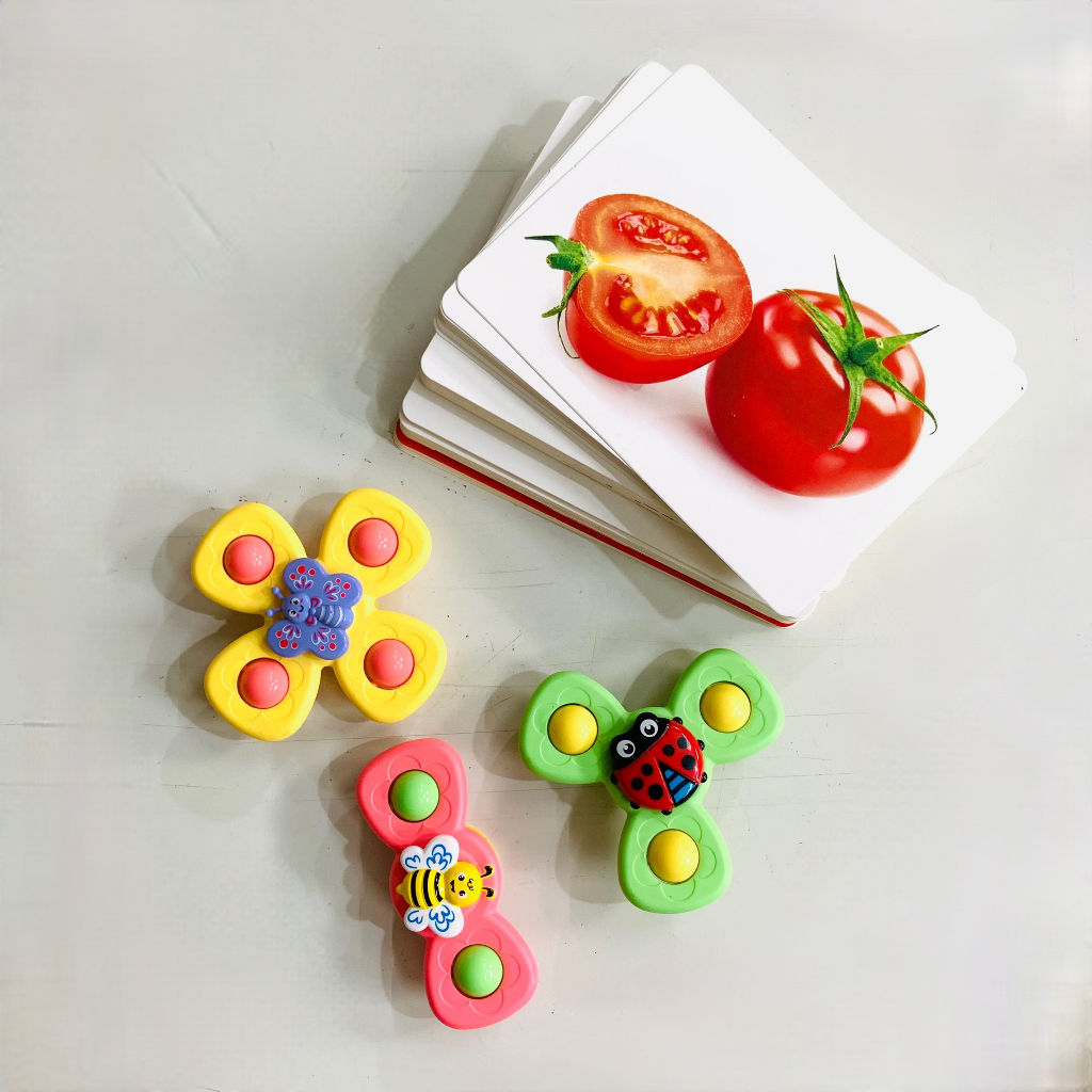 Combo đồ chơi cho trẻ từ 3 tháng tuổi, gồm thẻ học size to A5 và bộ 3 con quay dochoigo.vn