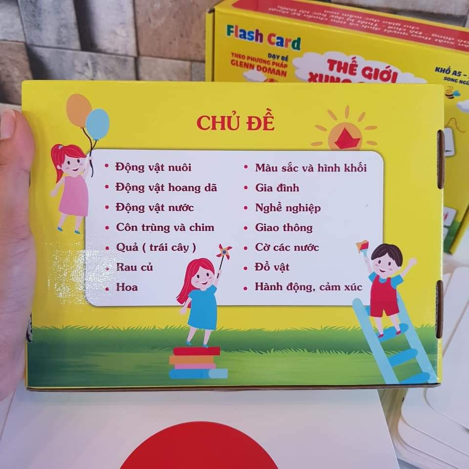 Combo đồ chơi cho trẻ từ 3 tháng tuổi, gồm thẻ học size to A5 và bộ 3 con quay dochoigo.vn