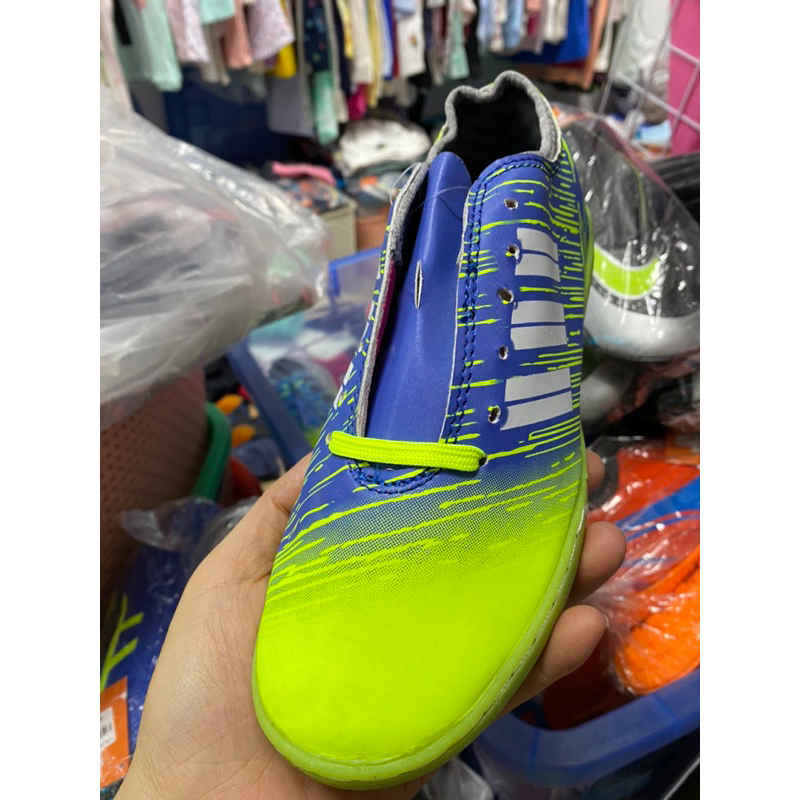 Giầy đá bóng, bé trai