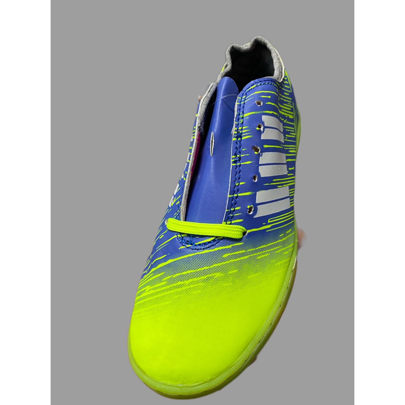 Giầy đá bóng, bé trai