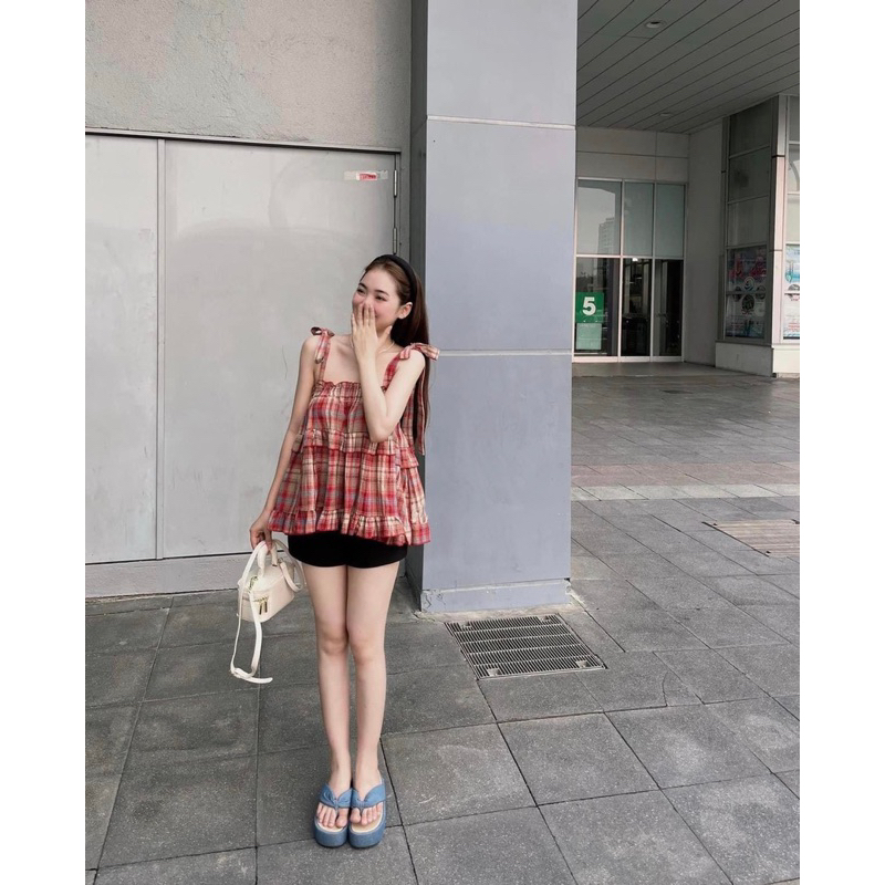 Áo hai dây buộc nơ vai kẻ caro đỏ bèo tầng phong cách vintage tiểu thư xinh xắn đi biển