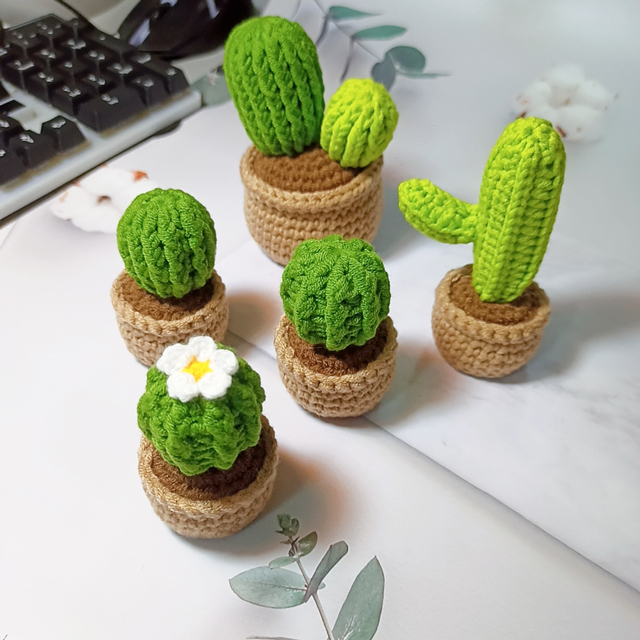 Chậu cây xương rồng mini bằng len trang trí bàn học, bàn làm việc - Cactus Crochet Handmade