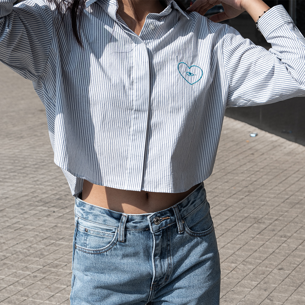 TheBlueTshirt - Áo Sơ Mi Phom Rộng Crop Top Nữ Sọc Xanh Nhạt - Oversized Hearty Cropped Shirt - Light Blue Stripe