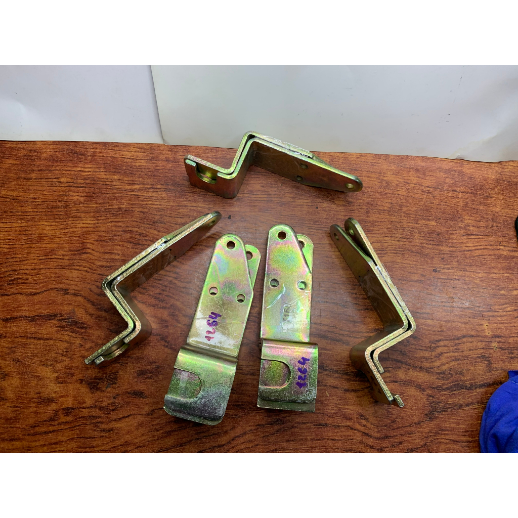 Tai Khóa Cửa Thùng Xe Tải Loại Cong, Bát Cong Bát khóa thùng xe tải loại dầy.