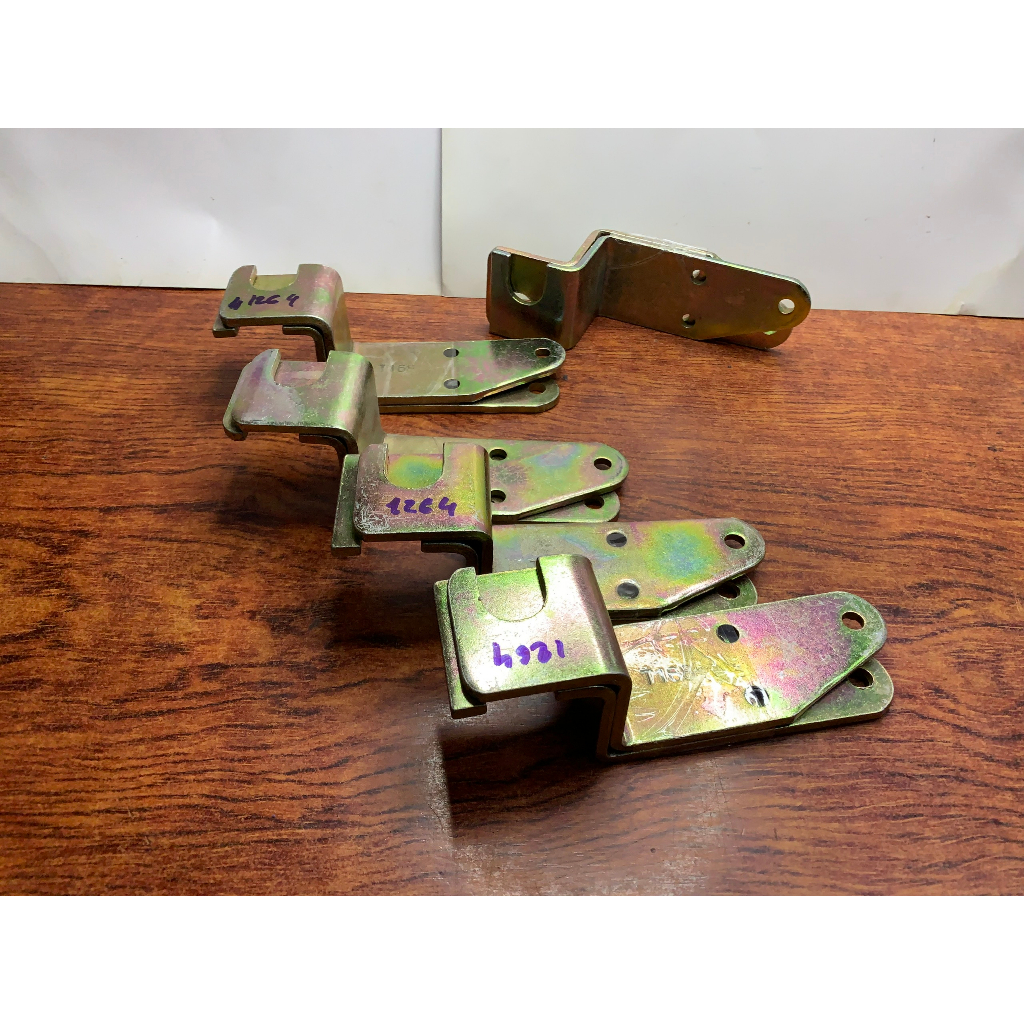 Tai Khóa Cửa Thùng Xe Tải Loại Cong, Bát Cong Bát khóa thùng xe tải loại dầy.